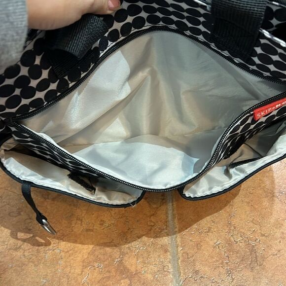 Skip Hop Spark Diaper Bag Multi pockets attaches to stroller Black dots - Picture 10 of 13